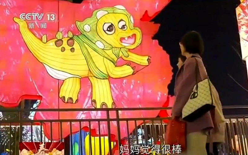台湾“小当归”在自贡花灯里寄寓“回家”梦