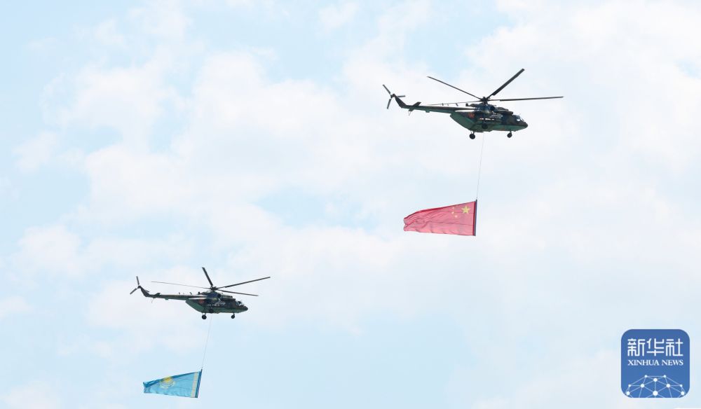 高清大图丨习近平抵达阿斯塔纳 受到热烈欢迎