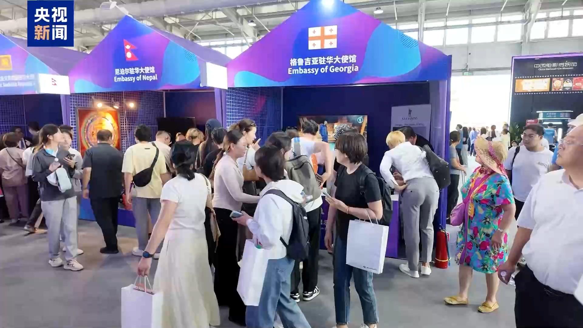国际人士：服贸会是促进国际商贸合作和文化交流的重要平台