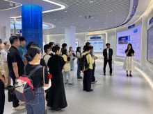 体验自动驾驶 日本冲绳大学生访华团在北京触摸未来
