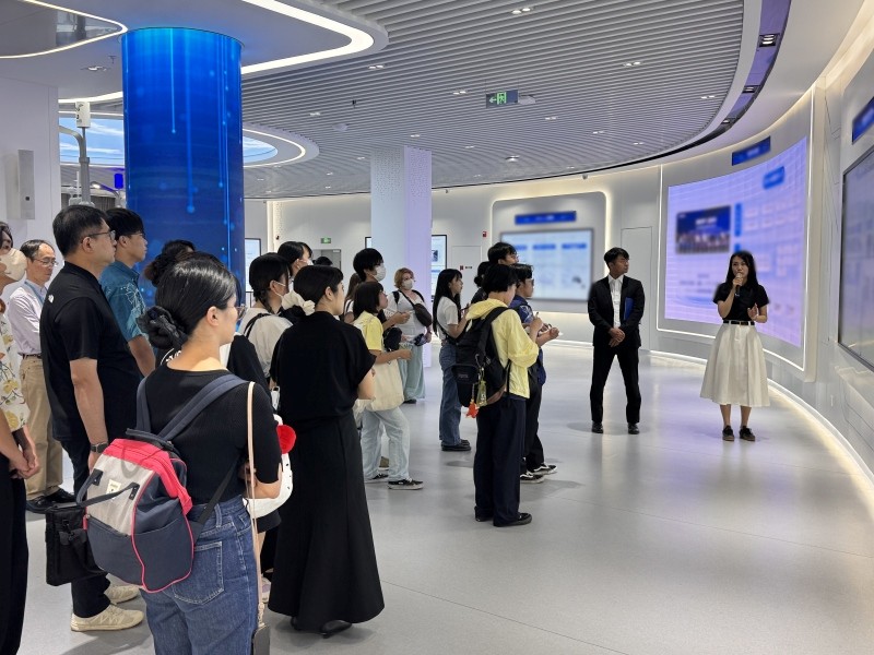 体验自动驾驶 日本冲绳大学生访华团在北京触摸未来