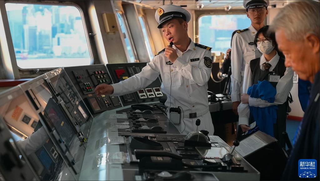 “育鲲”轮：国际航运中心的特别访客