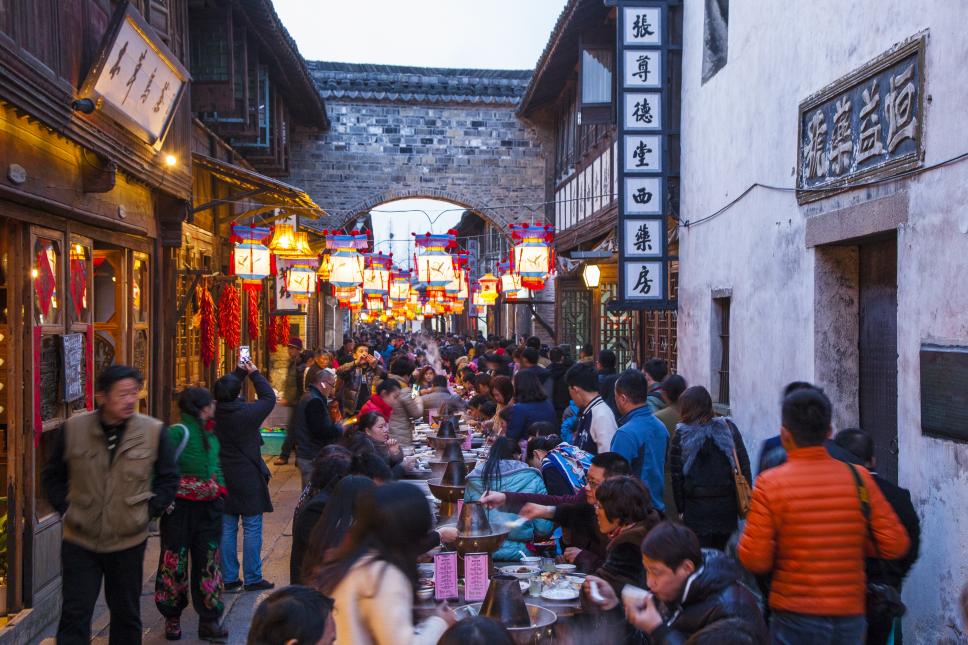 长街宴、夜灯会、水上年市、水陆巡游、年味大集......乌镇水上人家水上年味浓! 长街宴、夜灯会、水上年市、水陆巡游、年味大集......乌镇水上人家水上年味浓!