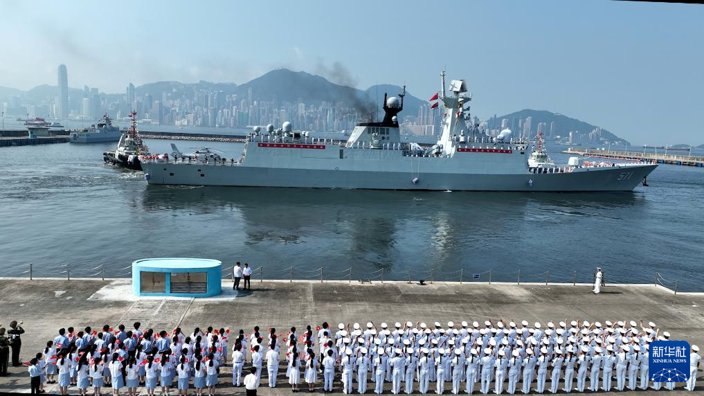 海军山东舰航母编队圆满结束访问离开香港