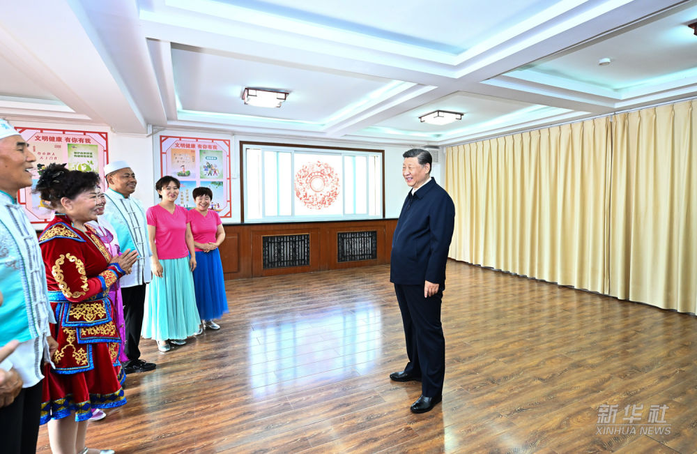 習(xí)近平在寧夏考察調(diào)研