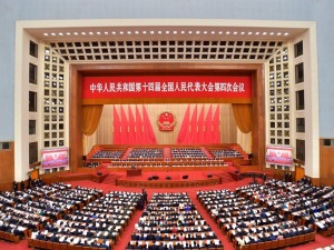 习近平等党和国家领导人出席十四届全国人大四次会议第二次全体会议