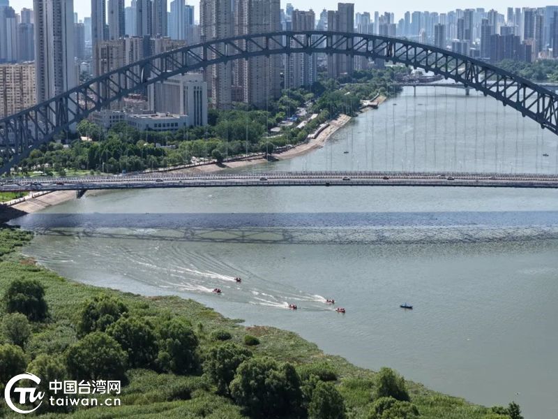 汉台救援队联合出击，水天之间架设生命通道
