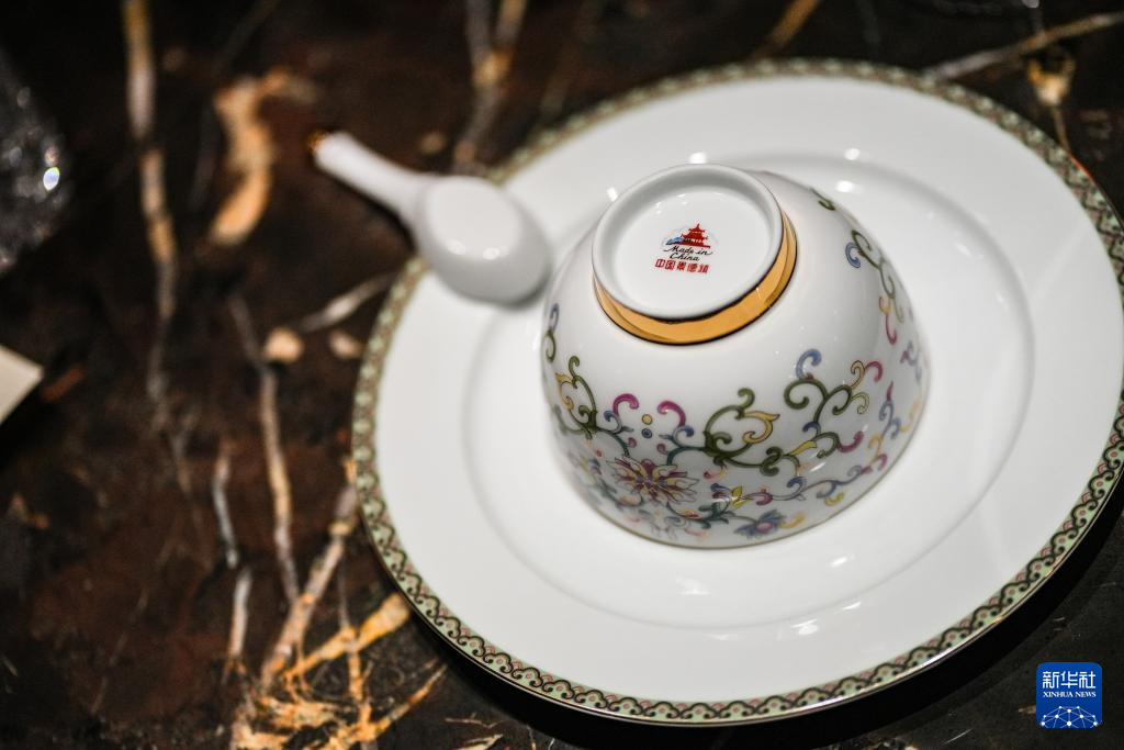 在伦敦，当中国美食被盛入中国美器