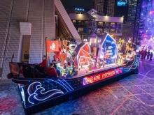 香港故事丨一路花车，满城欢喜——香港花车巡游30载从街头走向世界