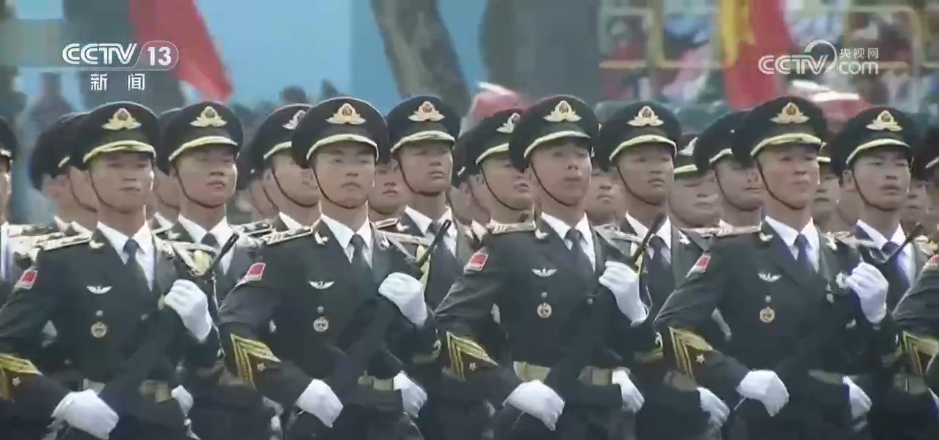 解放军仪仗队高频参加多国阅兵 “中国排面”亮相海外受到热烈欢迎