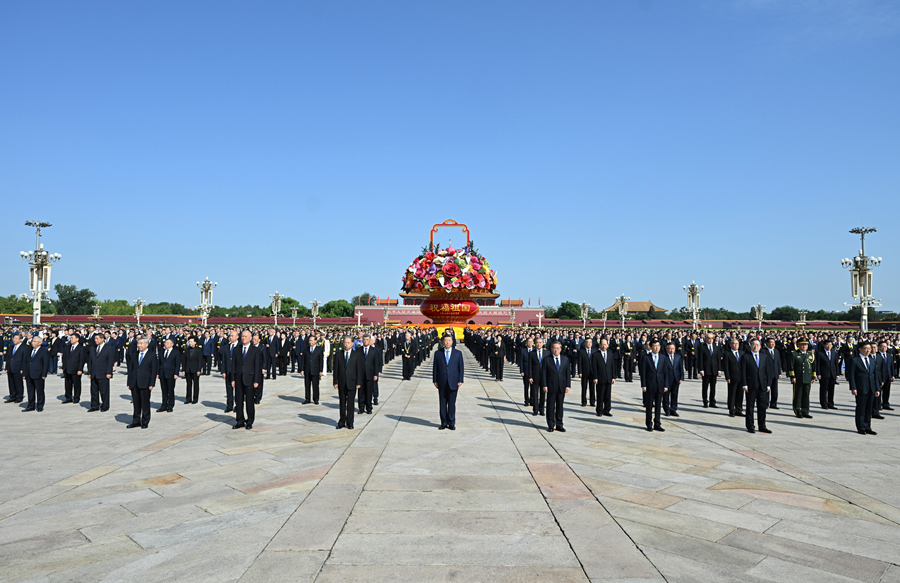 烈士纪念日向人民英雄敬献花篮仪式在京隆重举行 习近平等党和国家领导人出席
