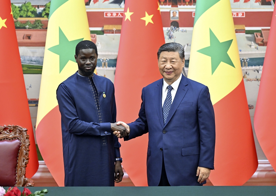 习近平同塞内加尔总统法耶会谈