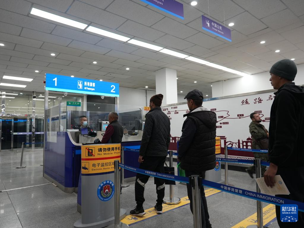 新疆伊尔克什坦口岸试行全时段货运通关