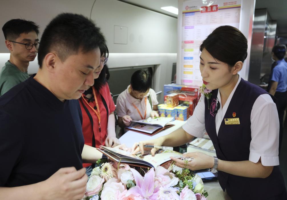 京港、滬港夕發朝至高鐵開通 密切香港與內地聯繫 京港、滬港夕發朝至高鐵開通 密切香港與內地聯繫