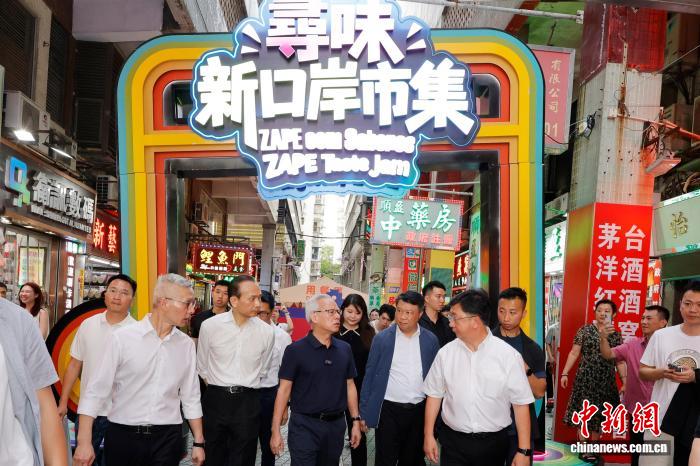 澳门特首岑浩辉：鼓励商户拓展更多吸引消费的特色元素