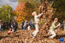 纽约秋日节吸引游人