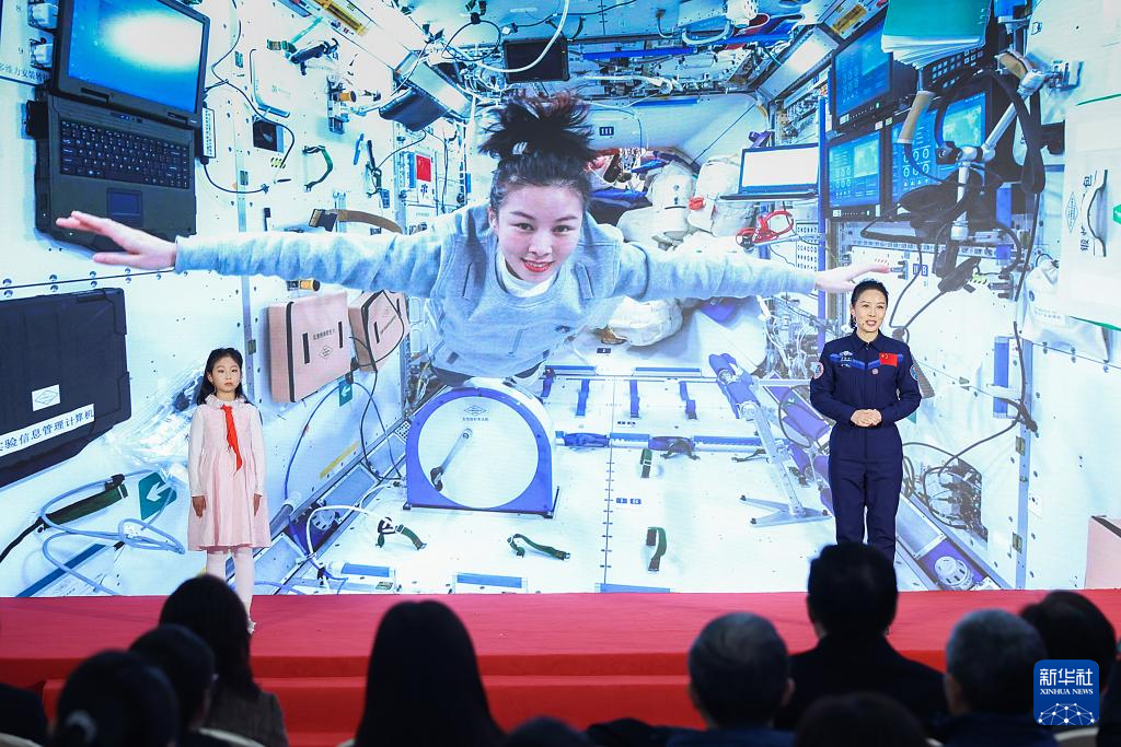 新华社政论｜携手为人类命运共同体撑起辽远发展天空——写在全球妇女峰会即将在北京举行之际