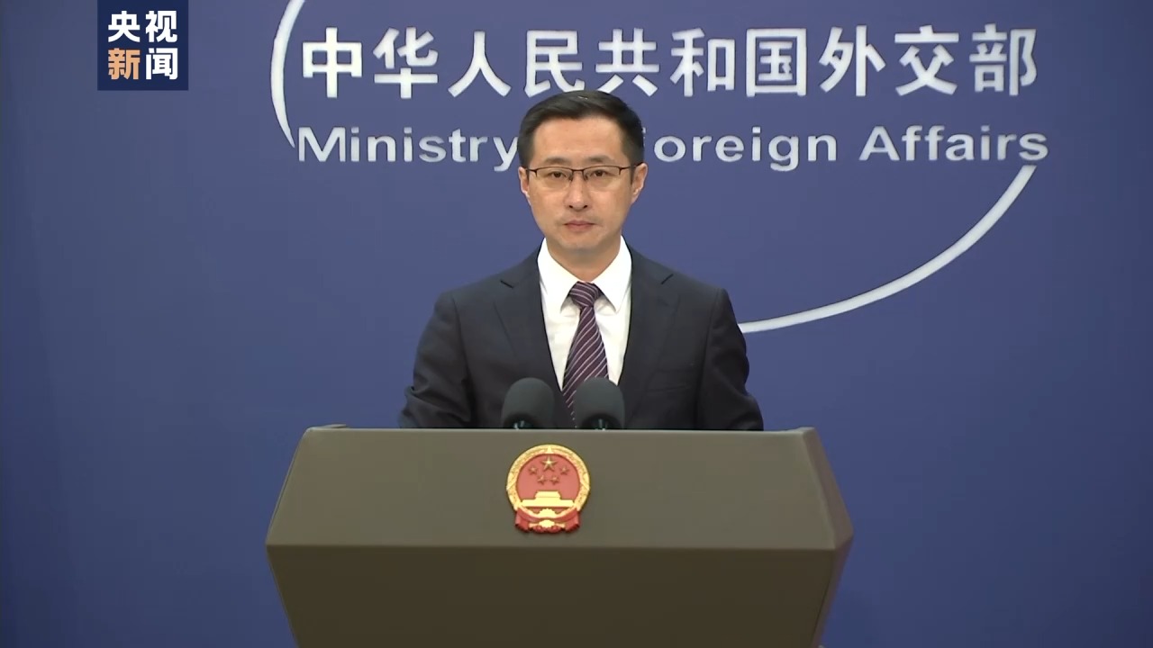 菲公务船侵闯我黄岩岛 外交部：不要挑战中方维护自身合法权益的坚定决心