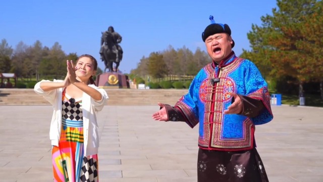 台湾网红聆听鄂尔多斯短调民歌 被草原文化艺术瞬间圈粉