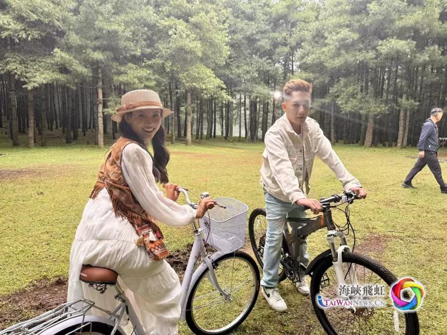 云南首部两岸花卉文旅微短剧《山海心语 花香两岸》杀青_fororder_4