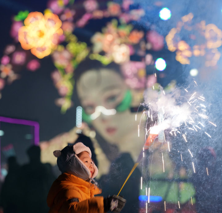 烟花惊艳绽放