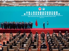 澳门特区第八届立法会议员宣誓就职　张永春当选立法会主席