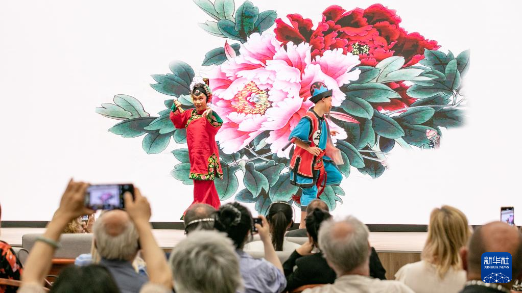 多国民众在“国际茶日”体验中国茶文化