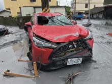 “桦加沙”席卷致人伤亡，堰塞湖溢堤淹没乡镇，民进党当局推责被批