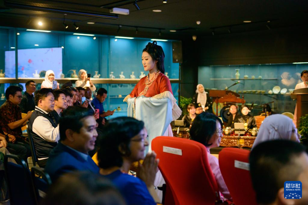 服章传万里　锦衣叙情深——走进马来西亚“历久弥新的汉服与中国纹样展”