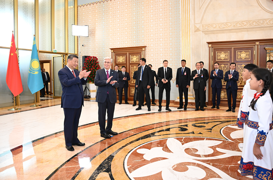 习近平抵达阿斯塔纳出席第二届中国—中亚峰会