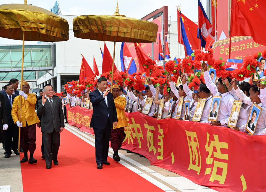 习近平抵达金边对柬埔寨进行国事访问