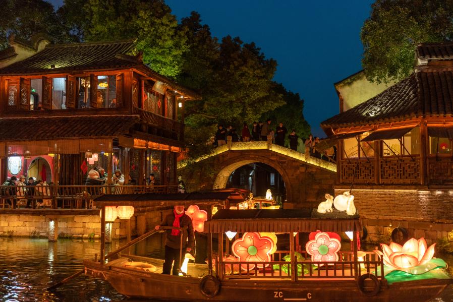 长街宴、夜灯会、水上年市、水陆巡游、年味大集......乌镇水上人家水上年味浓! 长街宴、夜灯会、水上年市、水陆巡游、年味大集......乌镇水上人家水上年味浓!