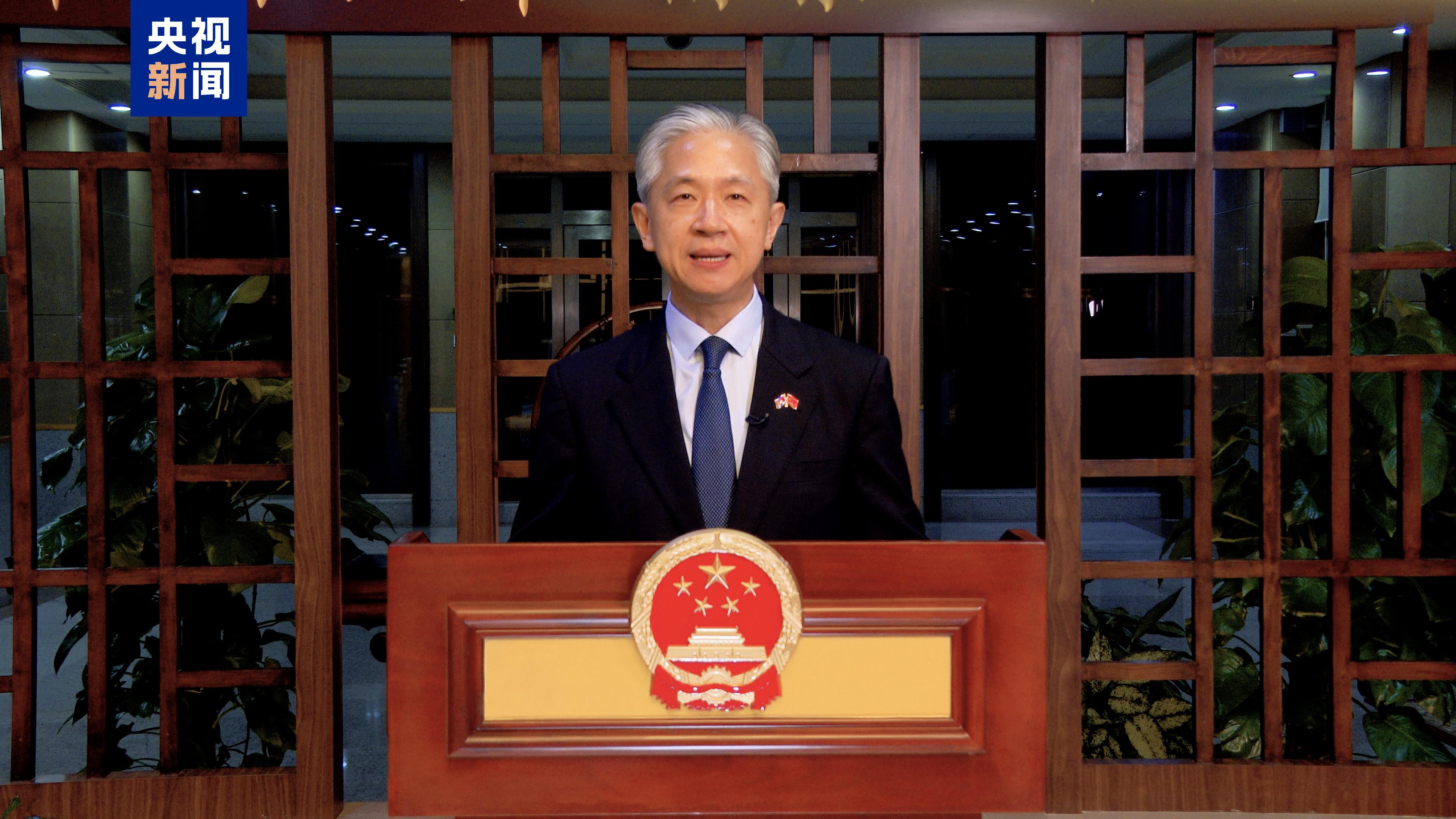 《平“语”近人——习近平喜欢的典故》（柬埔寨语版）在柬埔寨主流媒体播出