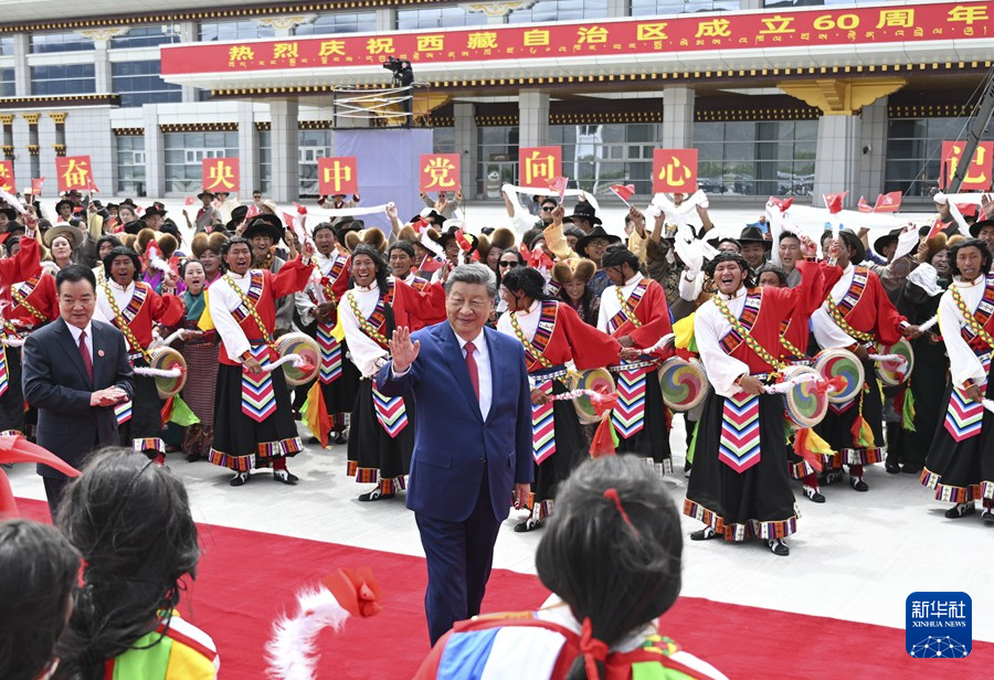 习近平在出席西藏自治区成立60周年庆祝活动后返回北京