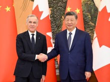 习近平会见加拿大总理卡尼