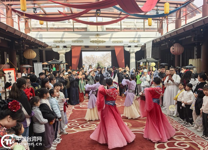 穿上汉服哭了，台湾女孩找到了爷爷说的“根”