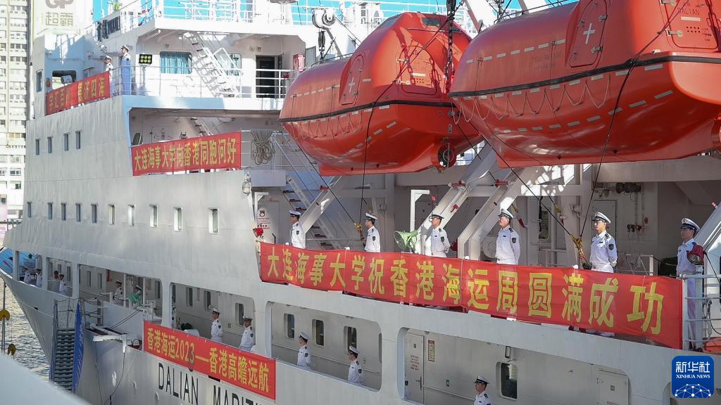 “育鲲”轮：国际航运中心的特别访客