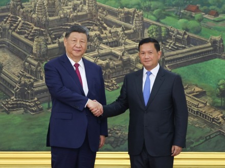 习近平同柬埔寨首相洪玛奈举行会谈