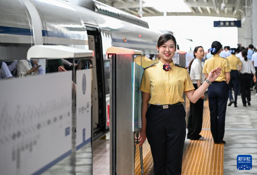粤港澳大湾区最长城际贯通 提速一小时生活圈