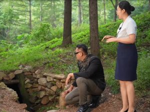 台湾青年探访东北抗联密营遗址 感受抗联战士的艰苦生活