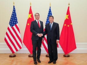 中美在法国巴黎举行经贸磋商