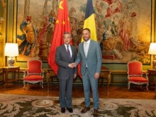 王毅同比利时副首相兼外交大臣普雷沃会谈