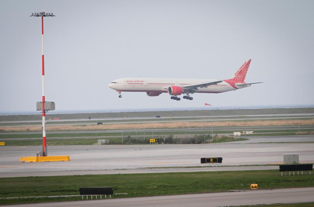 多国航企紧急检测波音飞机燃油开关锁