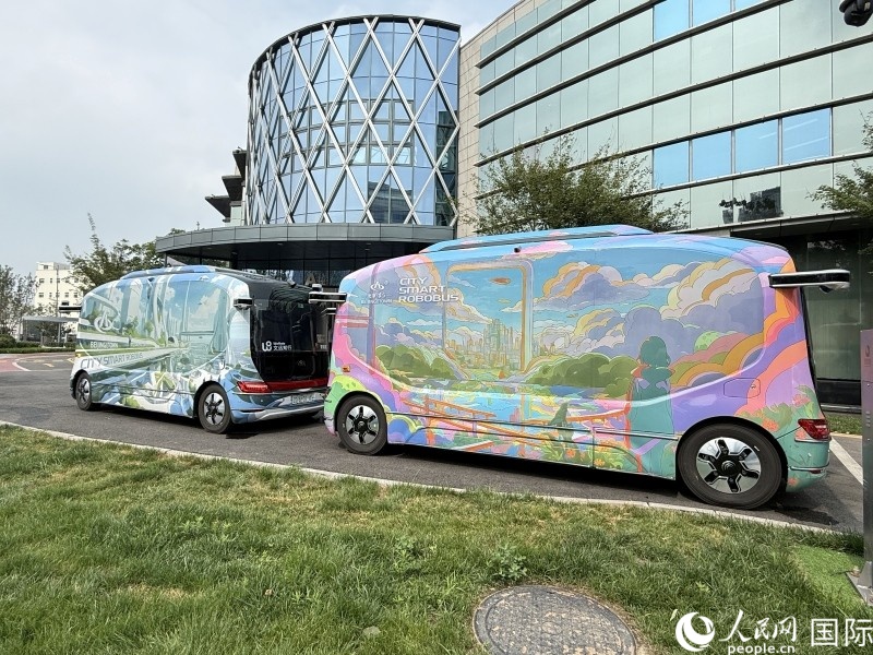 体验自动驾驶 日本冲绳大学生访华团在北京触摸未来