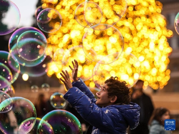 彩灯点亮罗马地标