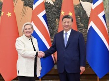 习近平会见冰岛总统托马斯多蒂尔