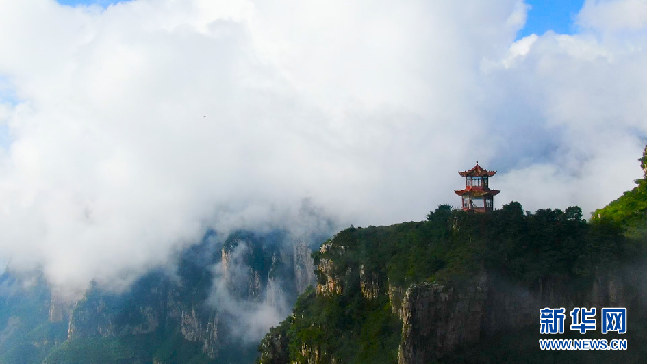 山西平顺金灯寺：雨后云海别样美