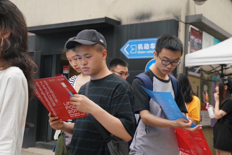 高价买书却舍不得撕封皮：好看的书，该是颜值好看，还是内容好看？