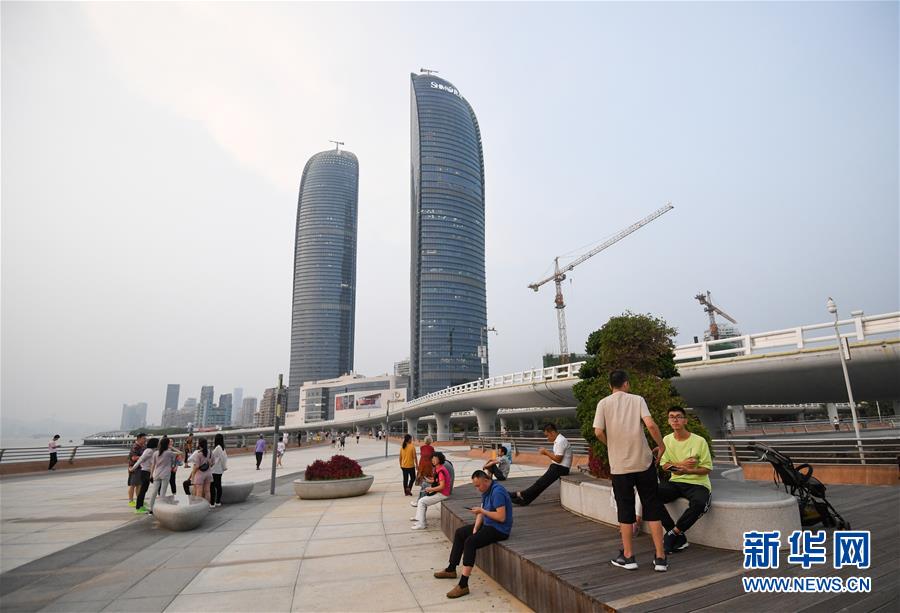 创造新时代中国特色社会主义的更大奇迹——以习近平同志为核心的党中央关心经济特区发展纪实
