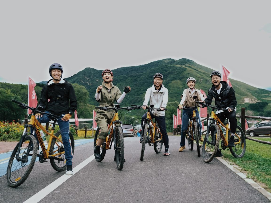 央视主持人越野骑行大片太吸睛 《你好生活》第二季11月4日暖心归来